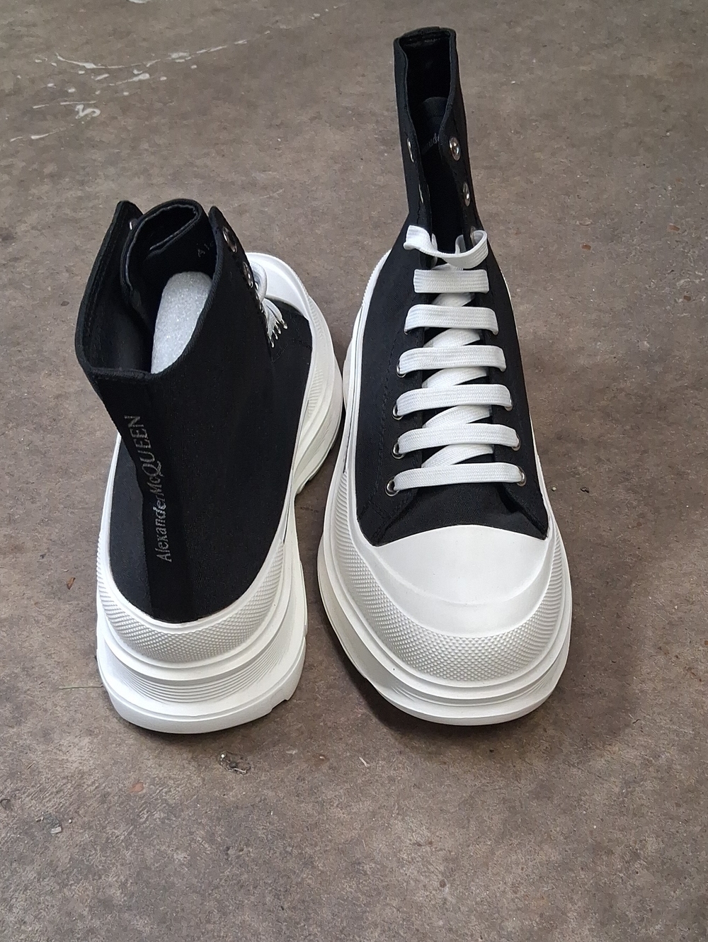 Mens Alexander McQueen Black and White High-Top  Sneakers